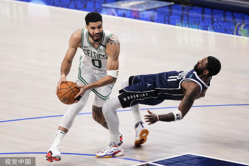 在这个背景 在这个背景