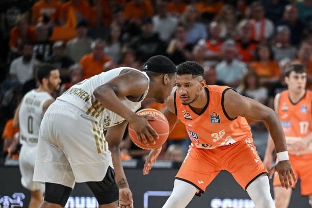 破至禁区内 破至禁区内