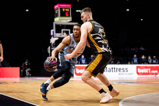 超过百万美 超过百万美